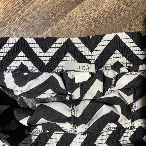 Shorts - Picture 2 of 4